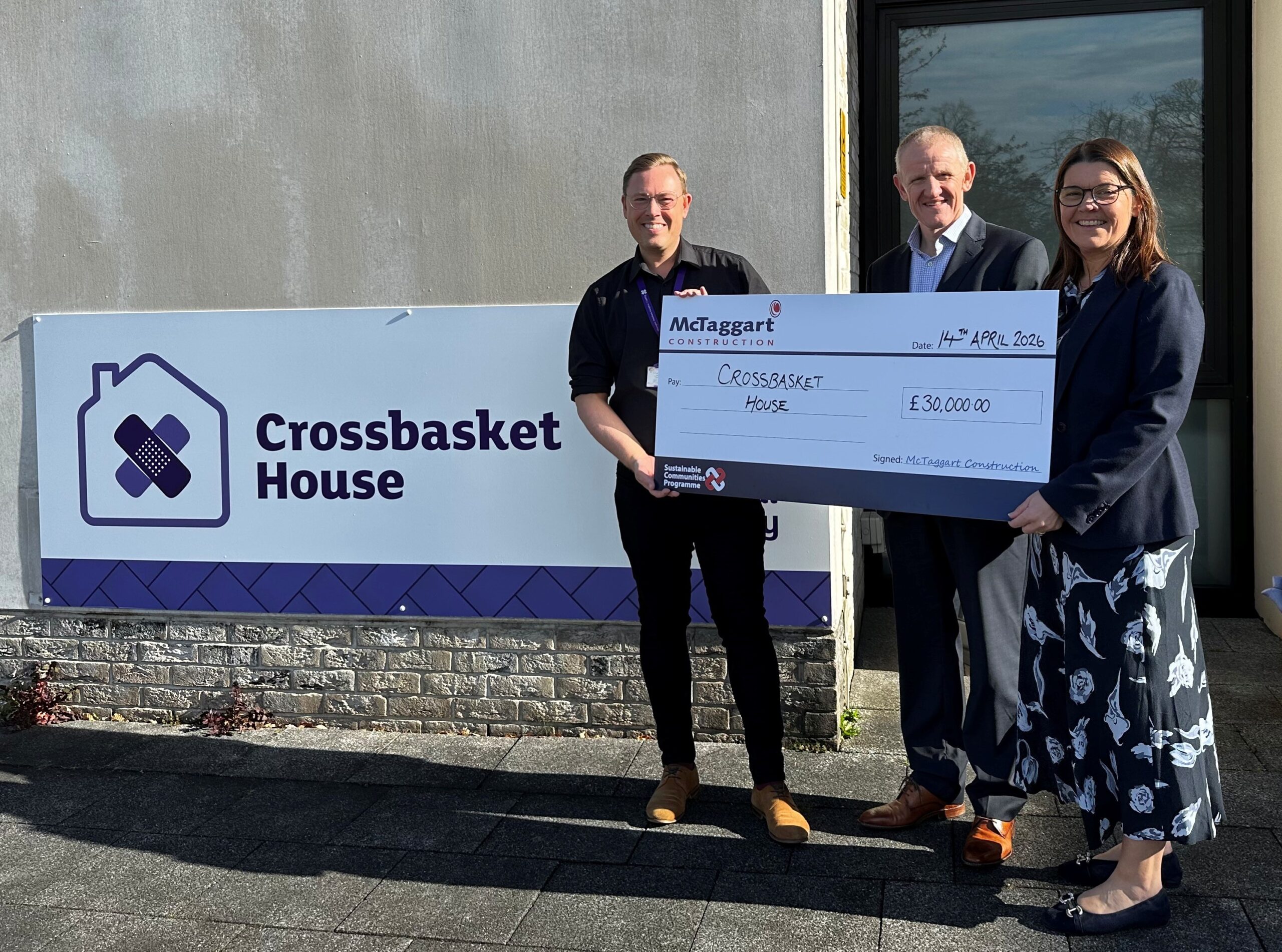 McTaggart Construction gifts £30,000 to Crossbasket House to Fund Family Room for a Year. 